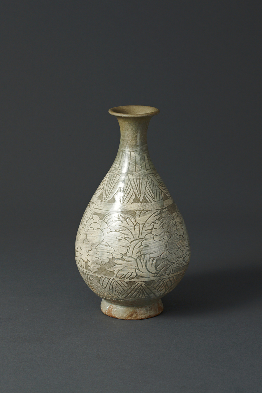 분청사기 박지 모란무늬 병